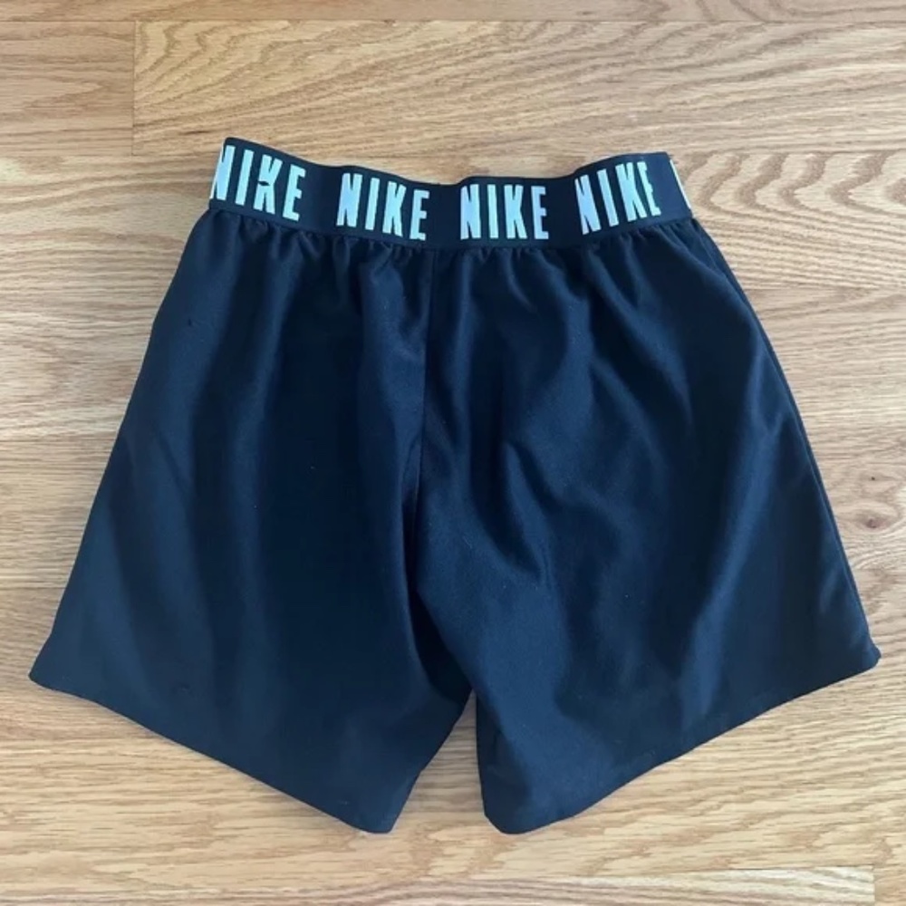 Nike Girls Dri-Fit Gym Shorts (L) - Picture 6 of 9